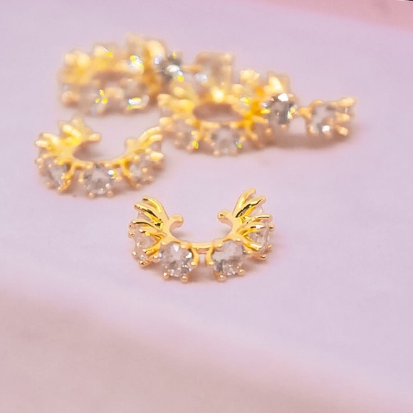 ⚜️𝟯𝟬%𝗢𝗙𝗙 𝗯𝘂𝗻𝗱𝗹𝗲𝘀 𝟯+⚜️ NEW CZ Round Pave Ear Cuff - Picture 6 of 10